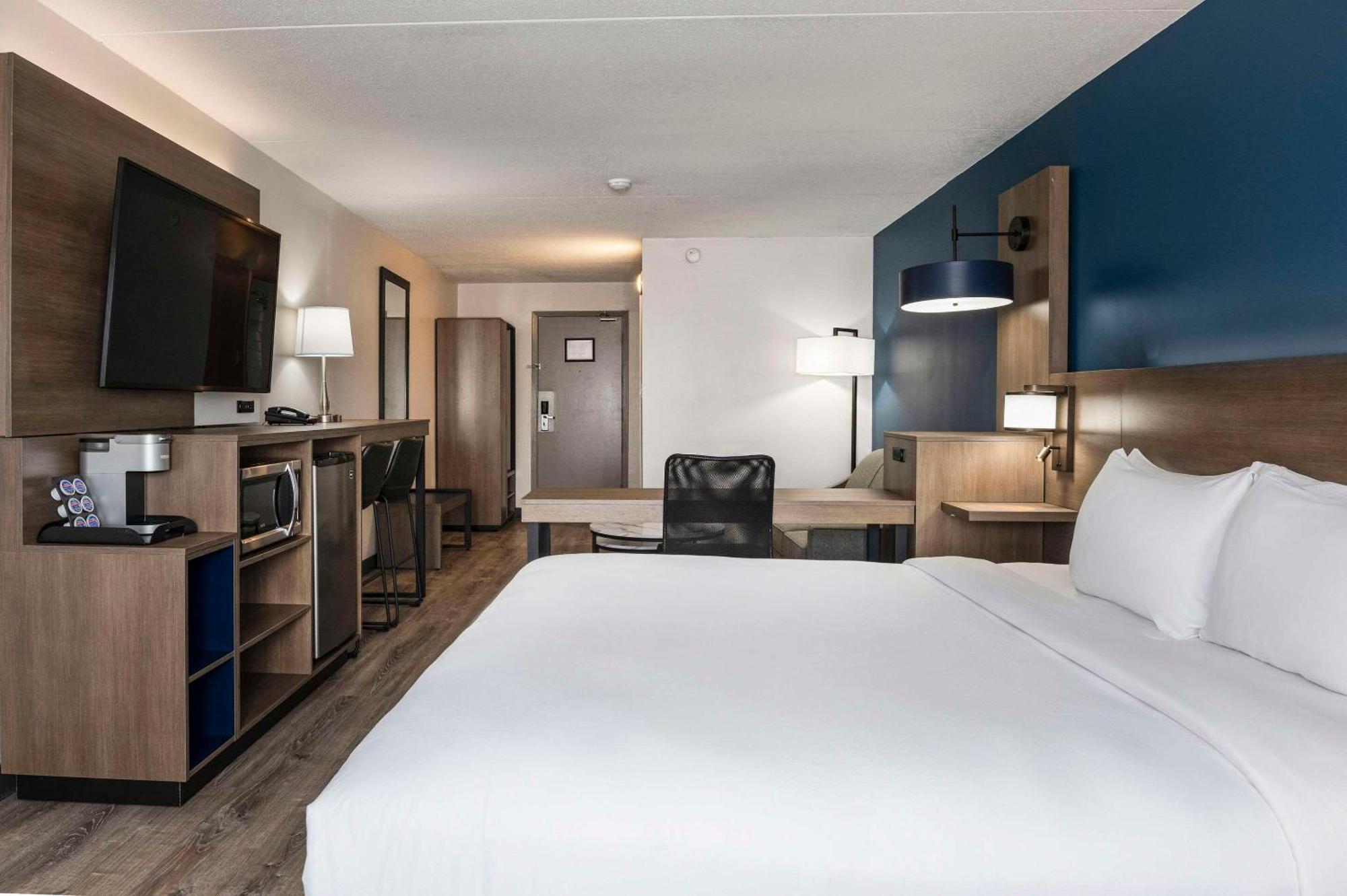 Comfort Suites Kingston Central Exterior foto