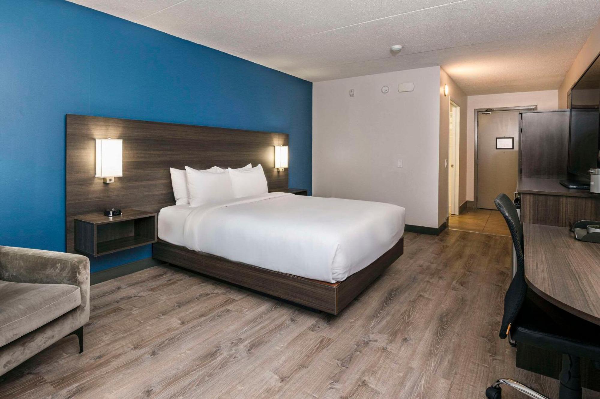Comfort Suites Kingston Central Exterior foto